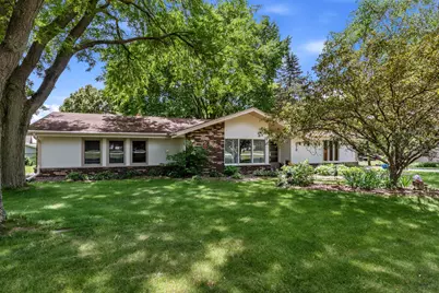 573  Jordan Cir, Richfield, WI 53017 - Photo 2