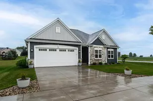 542 Tahoe Ln, Hartford, WI 53027 - Photo 2