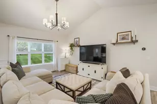 542 Tahoe Ln, Hartford, WI 53027 - Photo 6