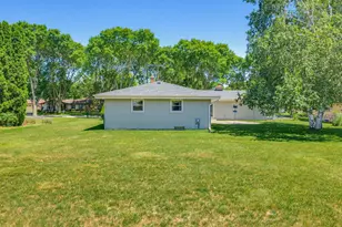9069 N Maura Ln, Brown Deer, WI 53223 - Photo 30