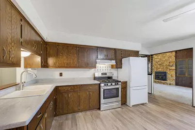 9069 N Maura Ln, Brown Deer, WI 53223 - Photo 4