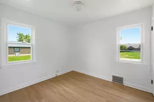 10110 S Shepard Ave, Oak Creek, WI 53154 - Photo 16