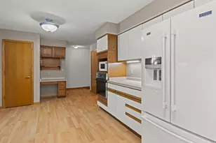 4206 Fox Hills Dr, Janesville, WI 53546 - Photo 12