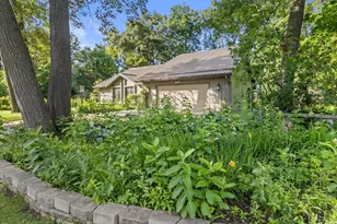 4206 Fox Hills Dr, Janesville, WI 53546 - Photo 2
