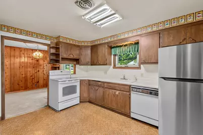 5375 S Tuckaway Dr, Greenfield, WI 53221 - Photo 10