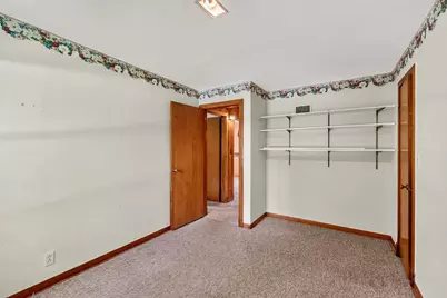 5375 S Tuckaway Dr, Greenfield, WI 53221 - Photo 18