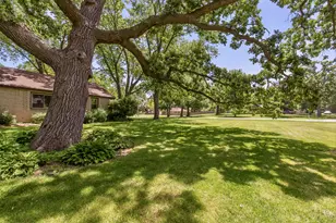 5375 S Tuckaway Dr, Greenfield, WI 53221 - Photo 6