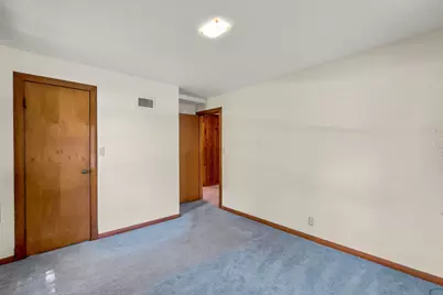 5375 S Tuckaway Dr, Greenfield, WI 53221 - Photo 14