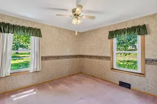 5375 S Tuckaway Dr, Greenfield, WI 53221 - Photo 16