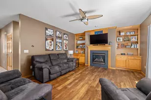 912 Silver Dr, Holmen, WI 54636 - Photo 6