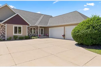 W314N352  Lara Ln #402, Delafield, WI 53018 - Photo 2