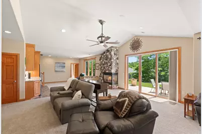 W314N352  Lara Ln #402, Delafield, WI 53018 - Photo 30