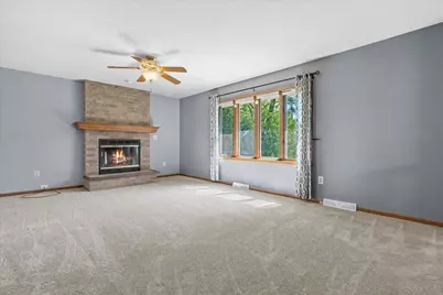1415 S 167th St, New Berlin, WI 53151 - Photo 6