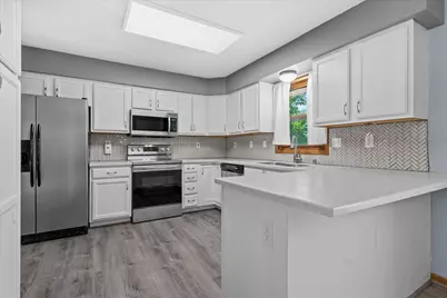 1415 S 167th St, New Berlin, WI 53151 - Photo 12