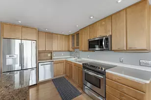929 N Astor St, Milwaukee, WI 53202 - Photo 6