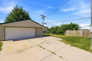 4837 W Lynndale Ave, Milwaukee, WI 53220 - Photo 6