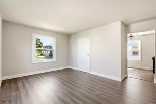 4837 W Lynndale Ave, Milwaukee, WI 53220 - Photo 12