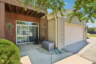 N16W26539 Tall Reeds Ln, Pewaukee, WI 53072 - Photo 2