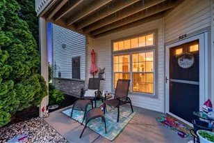 985 Hastings Ct, Racine, WI 53406 - Photo 2