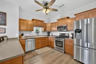 985 Hastings Ct, Racine, WI 53406 - Photo 8