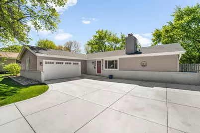 15449 W Mayflower Dr, New Berlin, WI 53151 - Photo 2