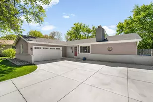 15449 W Mayflower Dr, New Berlin, WI 53151 - Photo 2