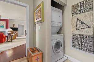 1300 N Prospect Ave, Milwaukee, WI 53202 - Photo 22