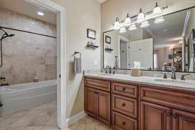 1300 N Prospect Ave #420, Milwaukee, WI 53202 - Photo 22
