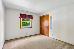 W173N8514 Robert Ave, Menomonee Falls, WI 53051 - Photo 32