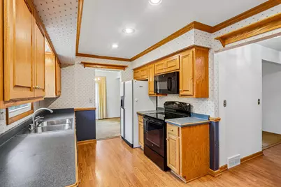 W173N8514  Robert Ave, Menomonee Falls, WI 53051 - Photo 14