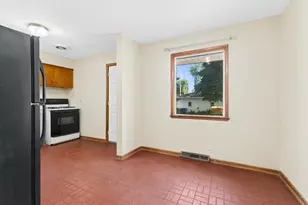 7915 45th Ave, Kenosha, WI 53142 - Photo 8