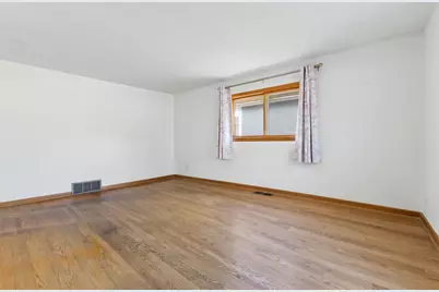 7915  45th Ave, Kenosha, WI 53142 - Photo 6
