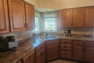 1714 Madison St, Manitowoc, WI 54220 - Photo 2