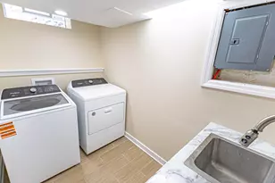2350 S 56th St, West Allis, WI 53219 - Photo 16