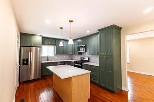 2350 S 56th St, West Allis, WI 53219 - Photo 8