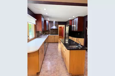 6964 N Braeburn Ln, Glendale, WI 53209 - Photo 6
