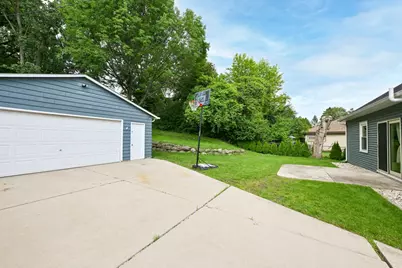 10518 W Spring Green Rd, Greenfield, WI 53228 - Photo 32