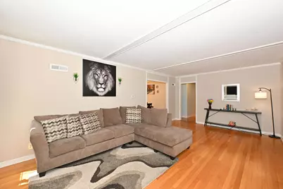 10518 W Spring Green Rd, Greenfield, WI 53228 - Photo 4