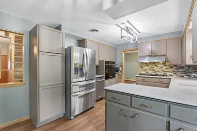 W270N195  Arrowhead Trl, Pewaukee, WI 53188 - Photo 8