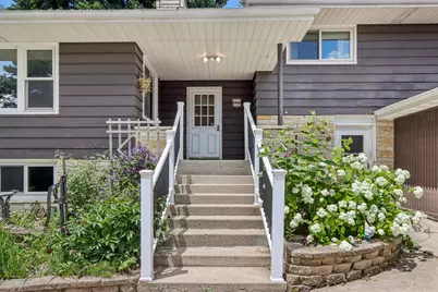 W270N195  Arrowhead Trl, Pewaukee, WI 53188 - Photo 2