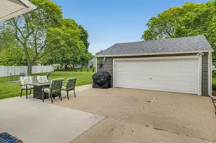 6526 W Burdick Ave, Milwaukee, WI 53219 - Photo 26