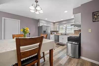 307 N 7th St, Racine, WI 53185 - Photo 4
