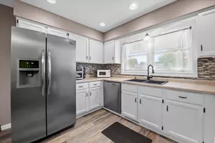 307 N 7th St, Racine, WI 53185 - Photo 6