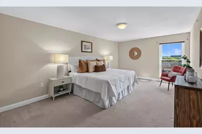 1920 N Farwell Ave #403, Milwaukee, WI 53202 - Photo 4