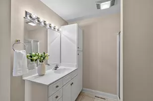 1920 N Farwell Ave, Milwaukee, WI 53202 - Photo 22
