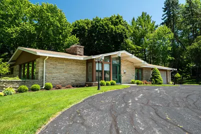 2460  Alta Louise Pkwy, Brookfield, WI 53045 - Photo 4