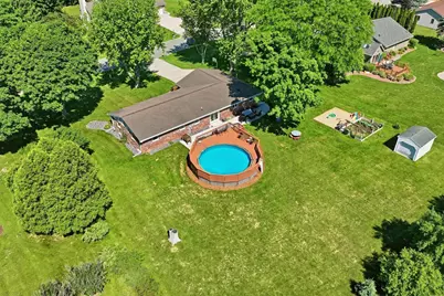 4112  Mueller Dr, Hartford, WI 53027 - Photo 2