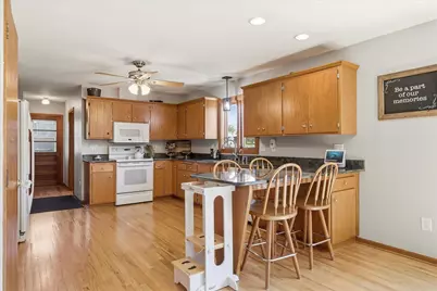 4112  Mueller Dr, Hartford, WI 53027 - Photo 6