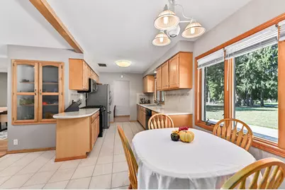 5319 W Sunnyside Dr, Mequon, WI 53092 - Photo 10