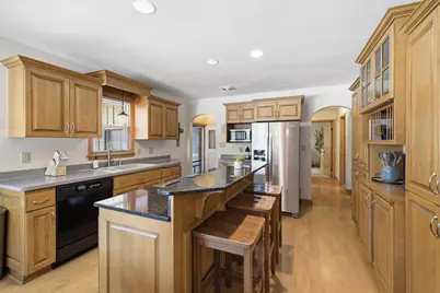 10205 W Feerick Pl, Wauwatosa, WI 53222 - Photo 4